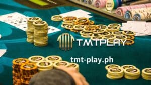 Ang malaking bagay sa silid dito ay ang katotohanan na ang ilang mga variant ng poker ay hayagang nagbabahagi ng mga card sa buong mesa, habang ang iba ay hindi.